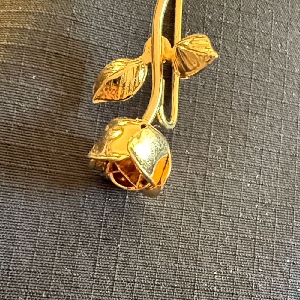 Gold Rose Brooch Pin - Picture 2 of 4